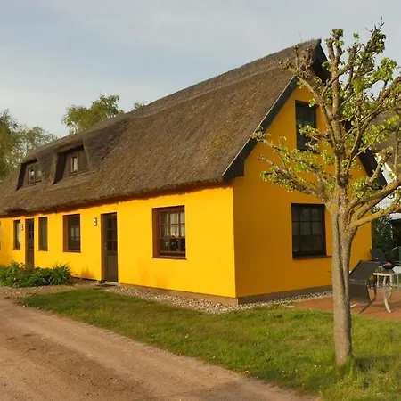 Nyaraló Holiday Apartment In Wieck With Swimming Pool